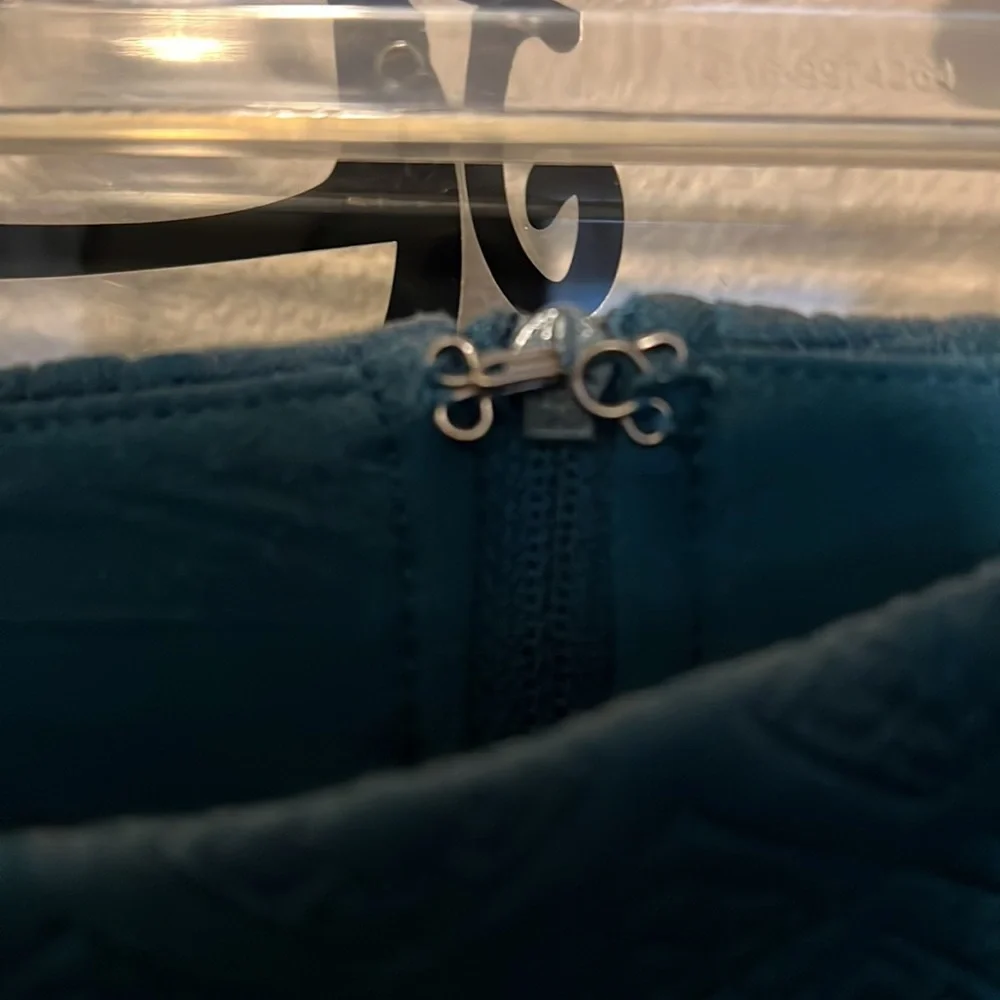 Torrid diamond knit skirt. NWT - never worn. Size 18. - Picture 4 of 6